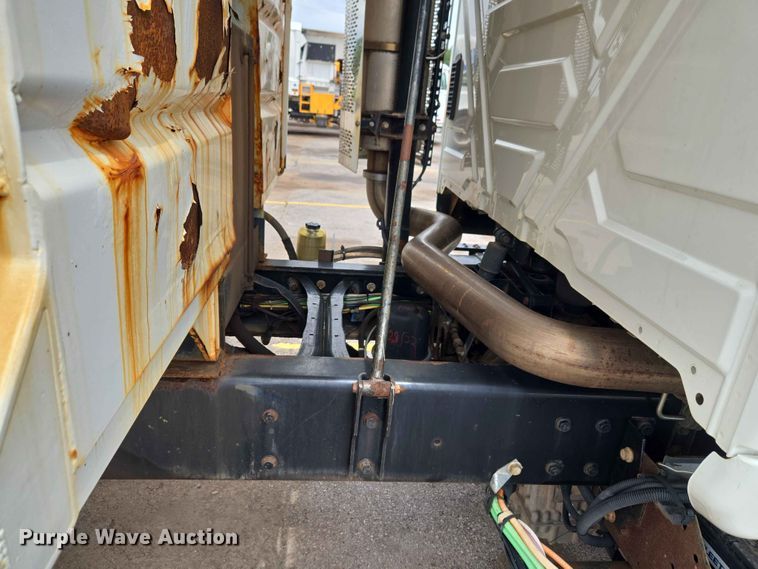 image for item EW0273 2010 International WorkStar 7600 dump truck