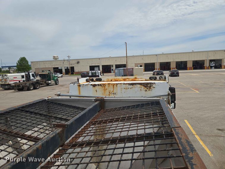 image for item EW0273 2010 International WorkStar 7600 dump truck