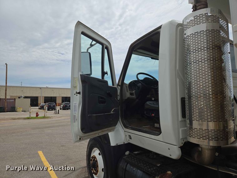 image for item EW0273 2010 International WorkStar 7600 dump truck