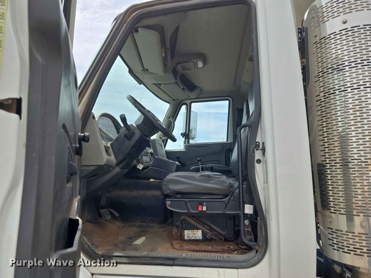 image for item EW0273 2010 International WorkStar 7600 dump truck