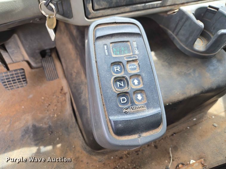 image for item EW0273 2010 International WorkStar 7600 dump truck