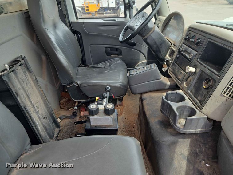 image for item EW0273 2010 International WorkStar 7600 dump truck