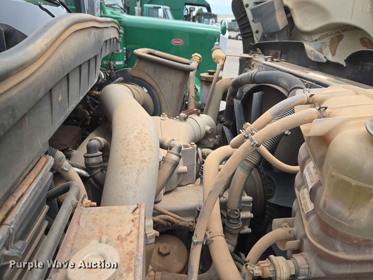 image for item EW0273 2010 International WorkStar 7600 dump truck