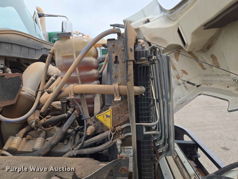 image for item EW0273 2010 International WorkStar 7600 dump truck