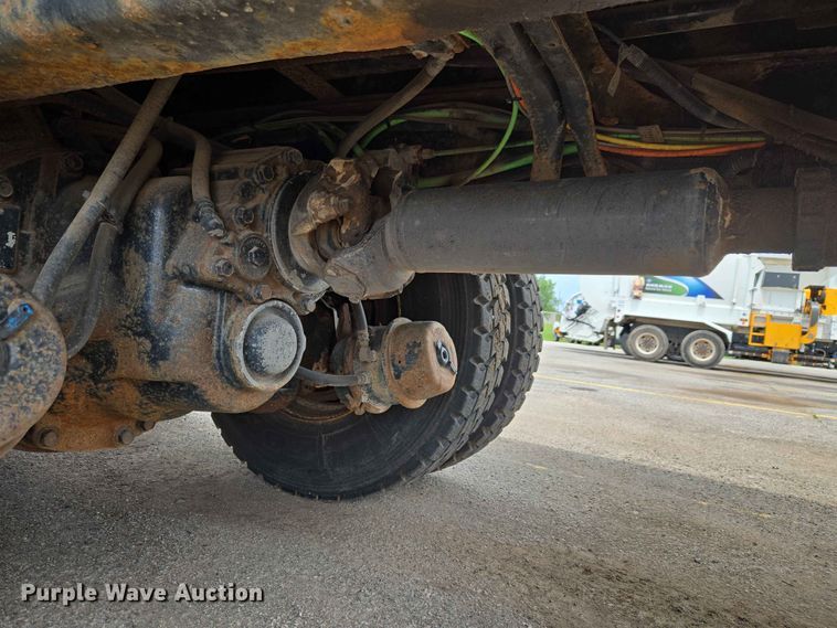 image for item EW0273 2010 International WorkStar 7600 dump truck