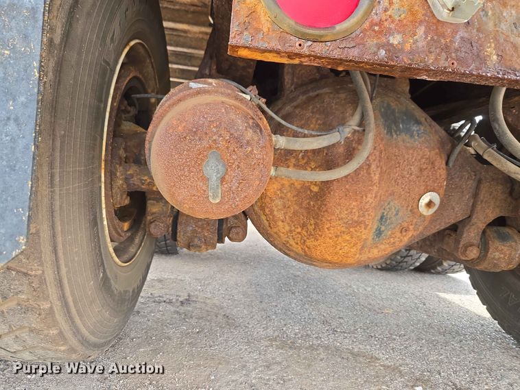image for item EW0273 2010 International WorkStar 7600 dump truck