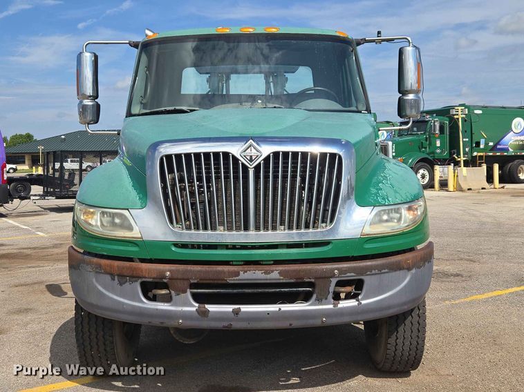 image for item EW0274 2007 International 4400 refuse truck