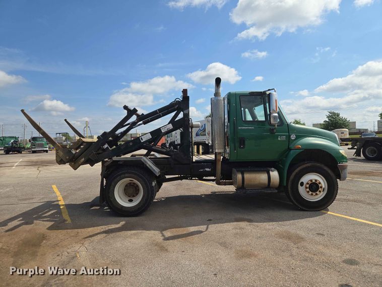 image for item EW0274 2007 International 4400 refuse truck