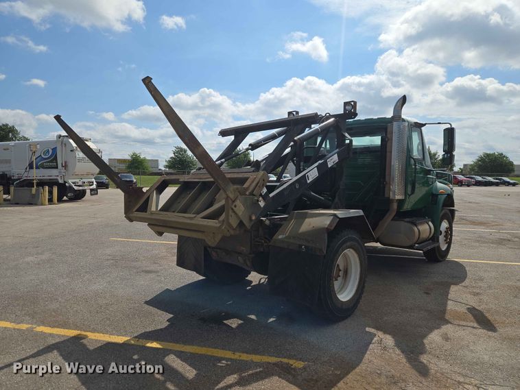 image for item EW0274 2007 International 4400 refuse truck