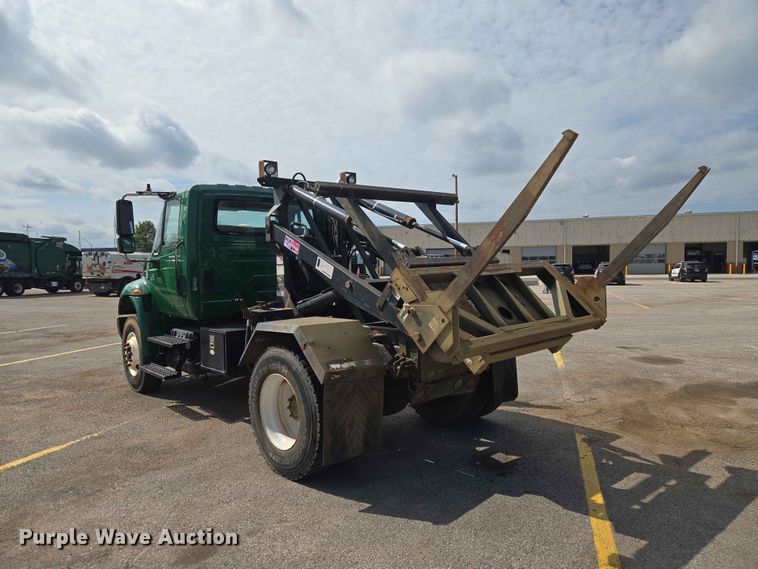 image for item EW0274 2007 International 4400 refuse truck