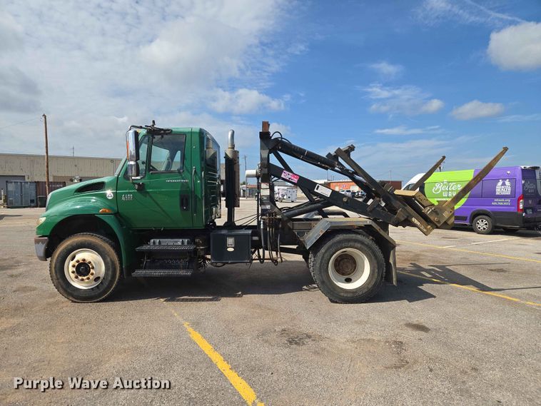 image for item EW0274 2007 International 4400 refuse truck
