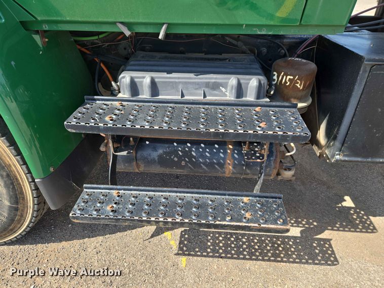 image for item EW0274 2007 International 4400 refuse truck