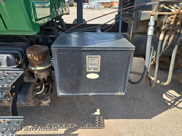 image for item EW0274 2007 International 4400 refuse truck
