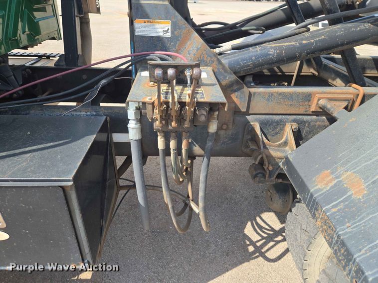 image for item EW0274 2007 International 4400 refuse truck