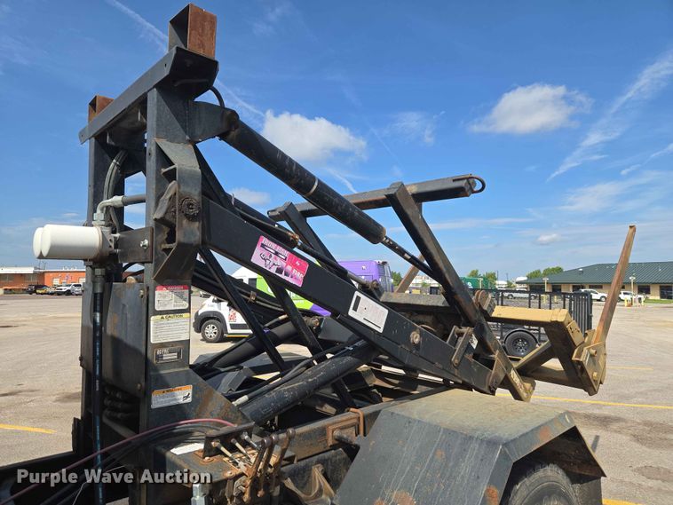 image for item EW0274 2007 International 4400 refuse truck