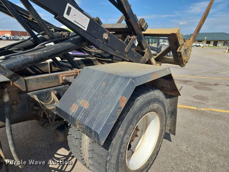 image for item EW0274 2007 International 4400 refuse truck