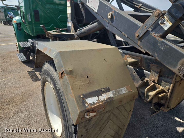 image for item EW0274 2007 International 4400 refuse truck