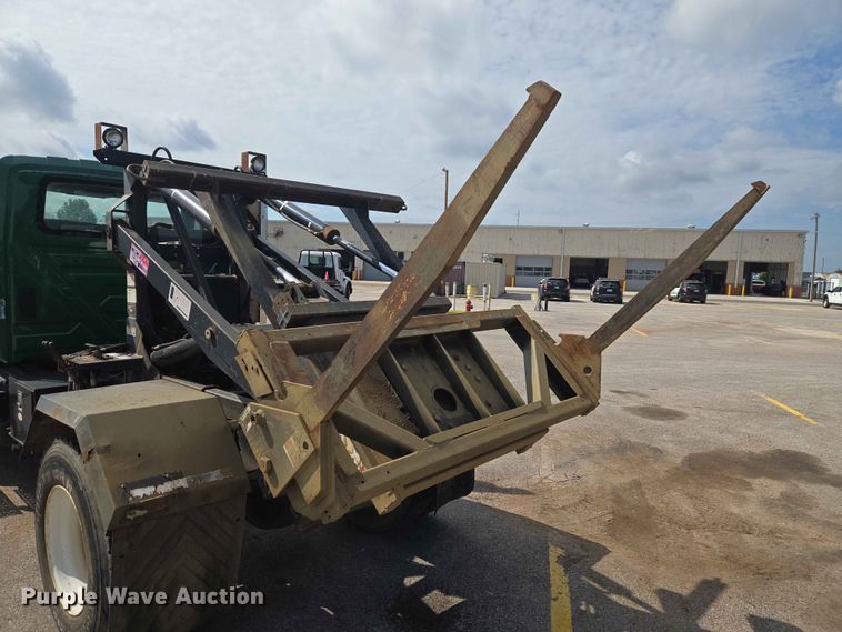 image for item EW0274 2007 International 4400 refuse truck