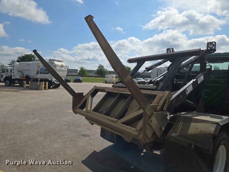 image for item EW0274 2007 International 4400 refuse truck