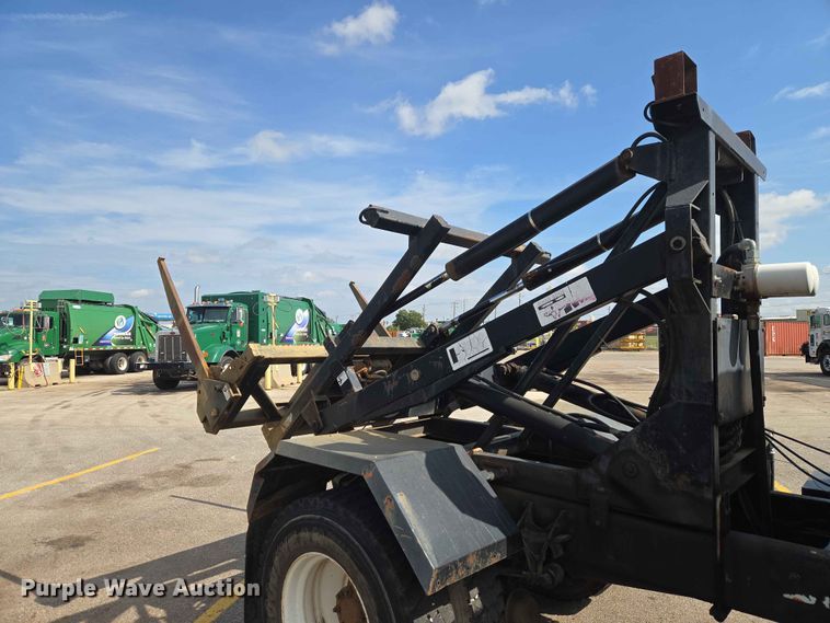 image for item EW0274 2007 International 4400 refuse truck