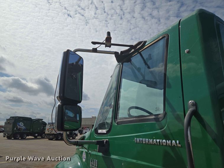 image for item EW0274 2007 International 4400 refuse truck