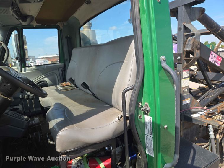 image for item EW0274 2007 International 4400 refuse truck