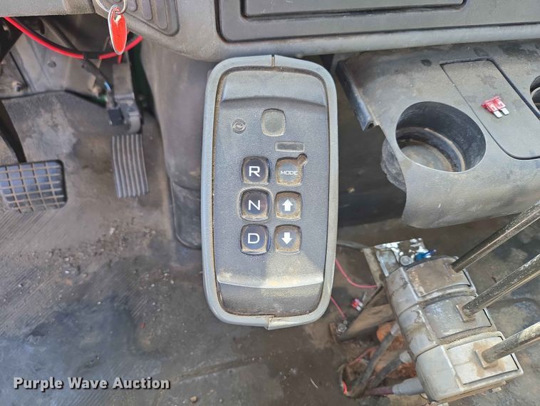 image for item EW0274 2007 International 4400 refuse truck