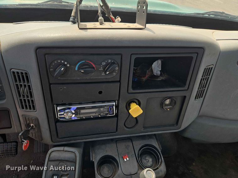 image for item EW0274 2007 International 4400 refuse truck