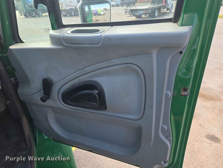 image for item EW0274 2007 International 4400 refuse truck