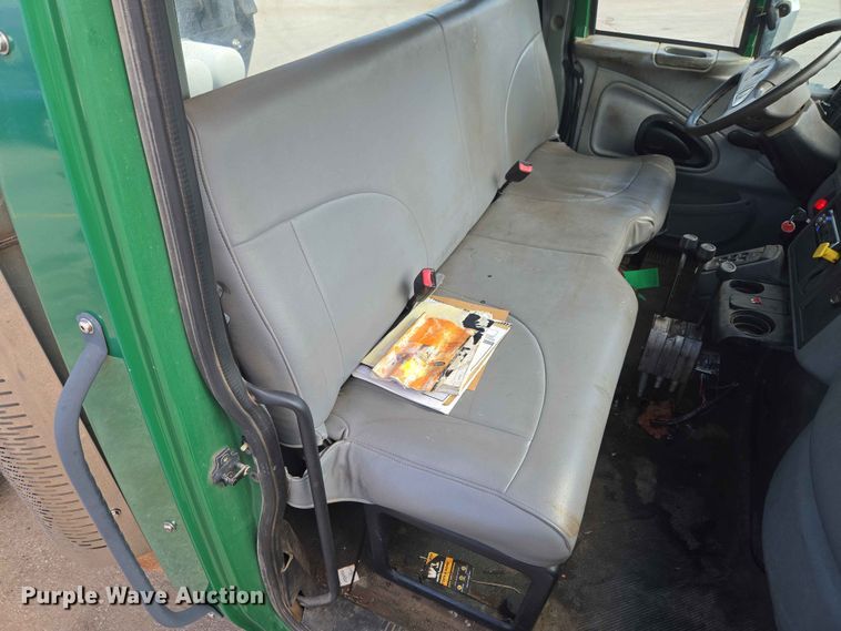 image for item EW0274 2007 International 4400 refuse truck
