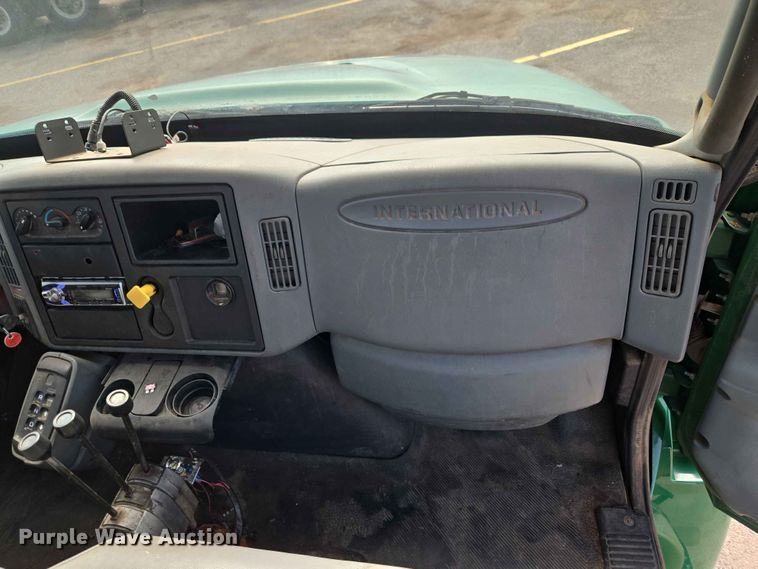image for item EW0274 2007 International 4400 refuse truck
