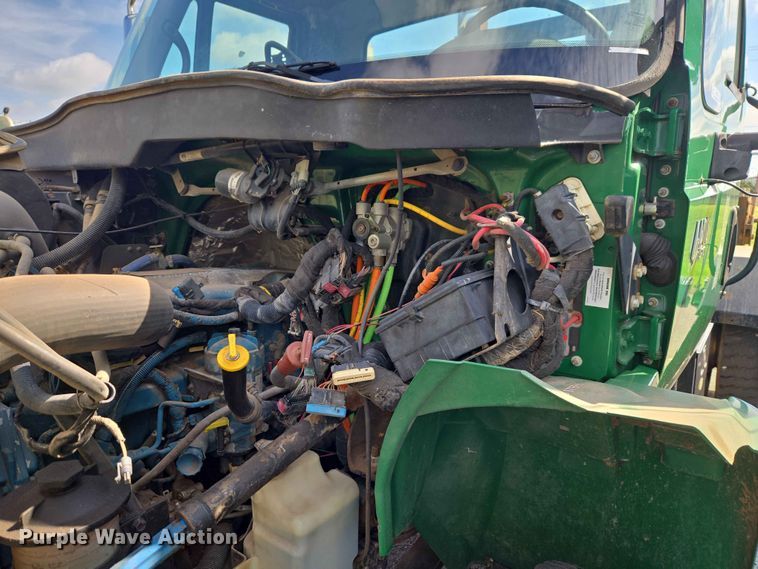image for item EW0274 2007 International 4400 refuse truck