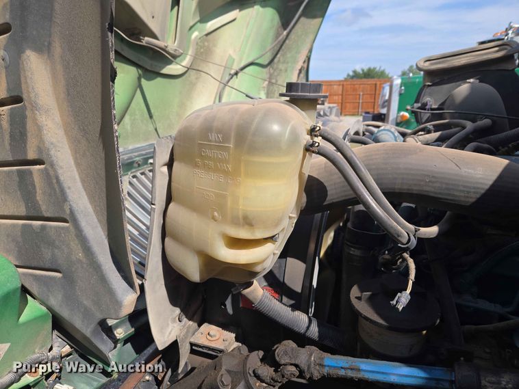 image for item EW0274 2007 International 4400 refuse truck