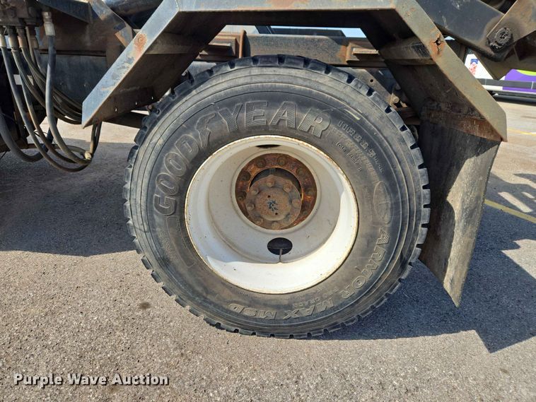 image for item EW0274 2007 International 4400 refuse truck
