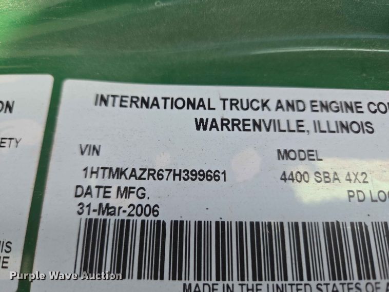 image for item EW0274 2007 International 4400 refuse truck