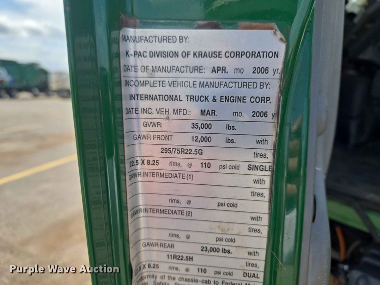 image for item EW0274 2007 International 4400 refuse truck