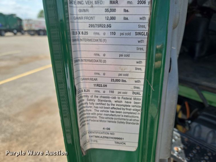 image for item EW0274 2007 International 4400 refuse truck