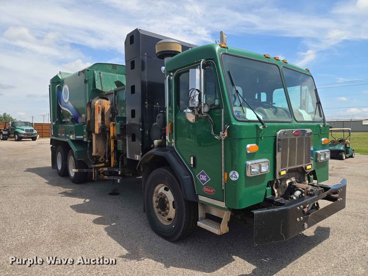 image for item EW0277 2018 Peterbilt 320 refuse truck