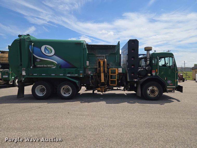 image for item EW0277 2018 Peterbilt 320 refuse truck