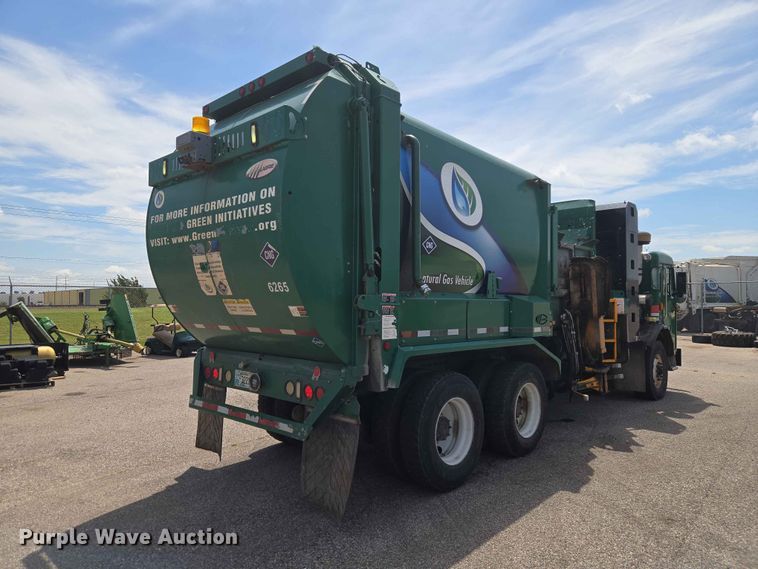 image for item EW0277 2018 Peterbilt 320 refuse truck