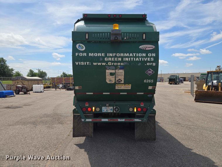 image for item EW0277 2018 Peterbilt 320 refuse truck