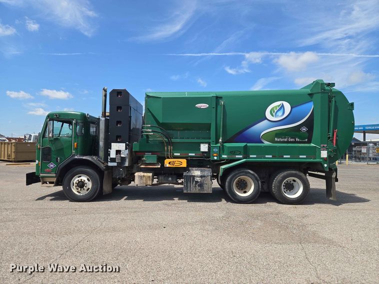 image for item EW0277 2018 Peterbilt 320 refuse truck