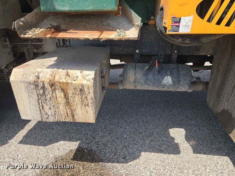 image for item EW0277 2018 Peterbilt 320 refuse truck