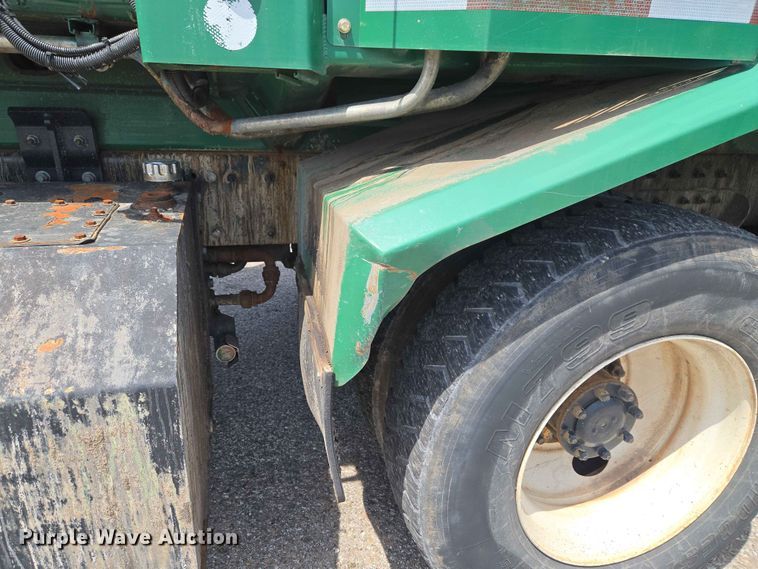 image for item EW0277 2018 Peterbilt 320 refuse truck
