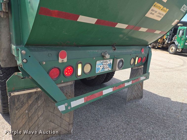 image for item EW0277 2018 Peterbilt 320 refuse truck