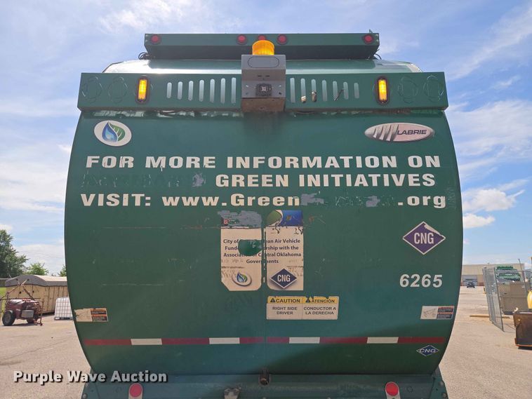 image for item EW0277 2018 Peterbilt 320 refuse truck