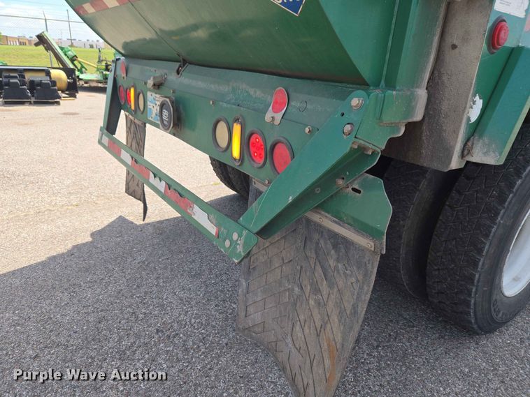 image for item EW0277 2018 Peterbilt 320 refuse truck