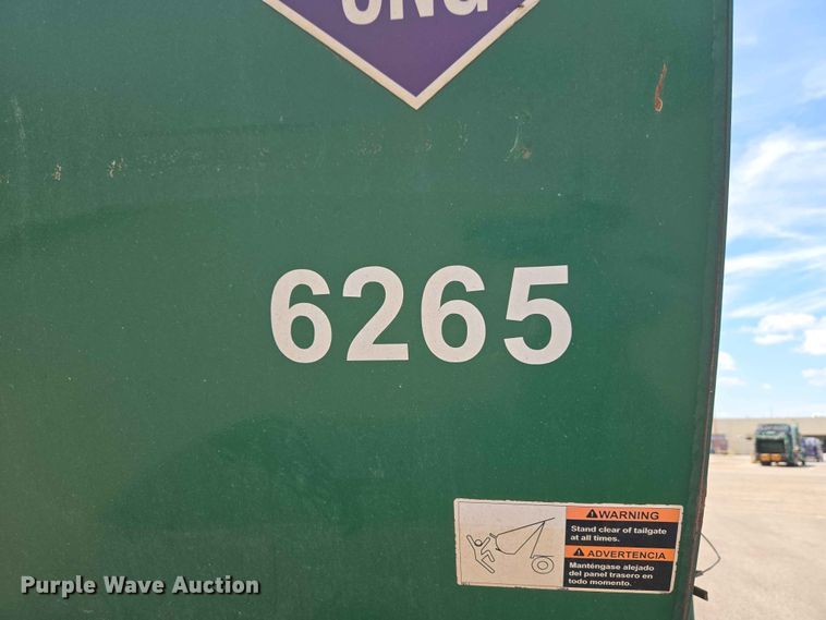 image for item EW0277 2018 Peterbilt 320 refuse truck