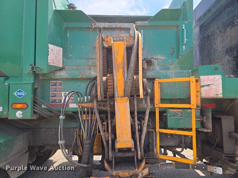 image for item EW0277 2018 Peterbilt 320 refuse truck