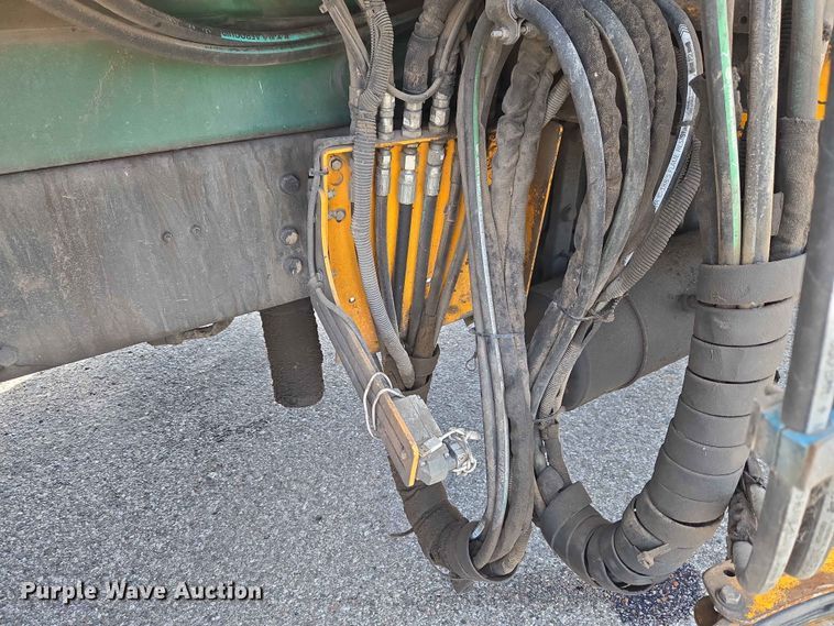 image for item EW0277 2018 Peterbilt 320 refuse truck